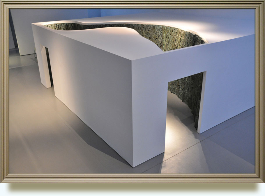 Cristina Iglesias (b. 1956 in San Sebastian, Spain. Lives and works in Madrid). Double Vegetation Room. 2006. 385×600×420 cm. Polvo de bronce, resina, poliester, duripanel.