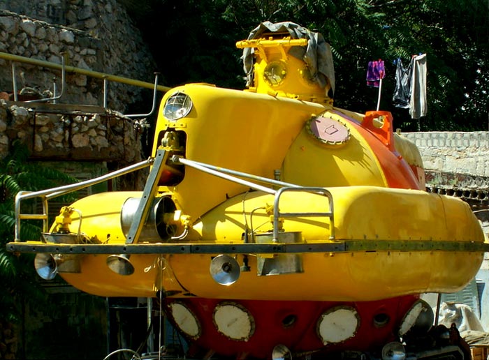 Yellow submarine